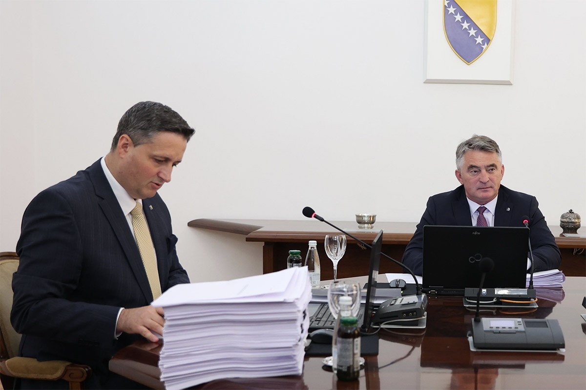 Bećirović i Komšić uputili u proceduru zakon o državnoj imovini BiH
