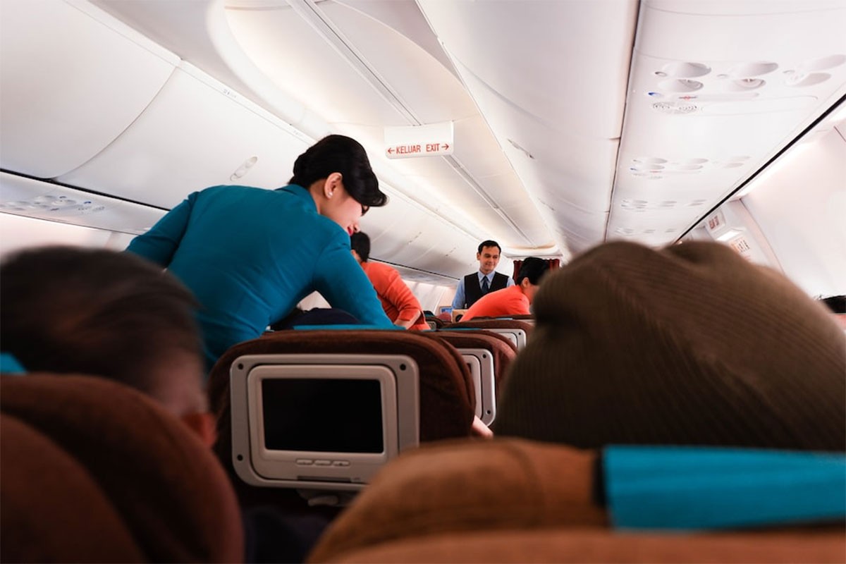 Stjuardesa otkrila kako se srpska estrada ponaša u avionu