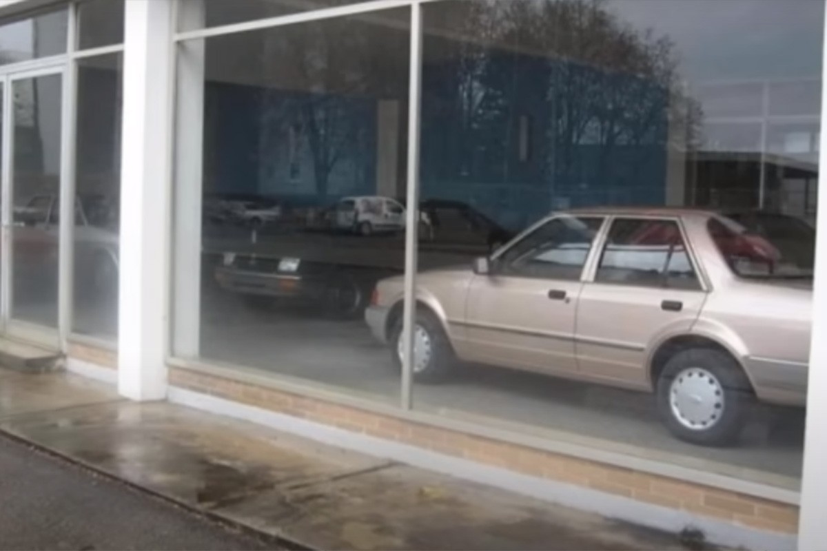 Napušten Ford salon u Njemačkoj sa novim automobilima iz osamdesetih