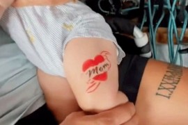Odveli šestomjesečnu bebu na tetovažu (VIDEO)