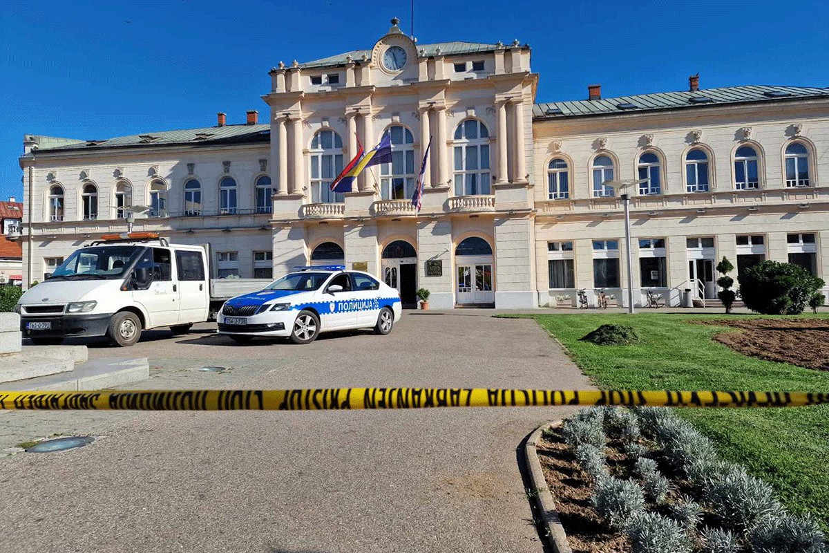 Pozvala policiju u Bijeljini i prijavila: "Bomba u zgradi suda i opštine" (FOTO)