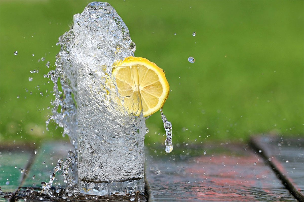Pretjerano ispijanje vode s limunom može biti opasno