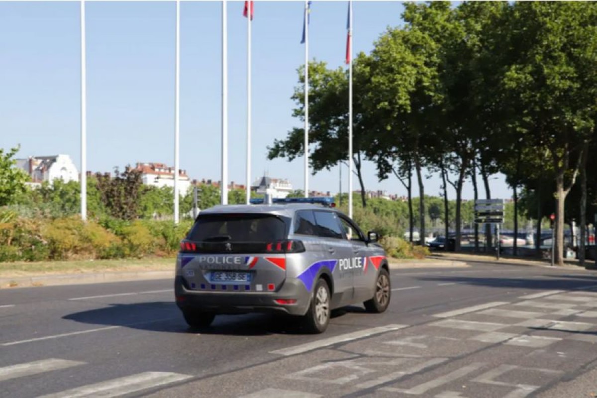 Državljanin BiH pokušao da pregazi francuske policajce