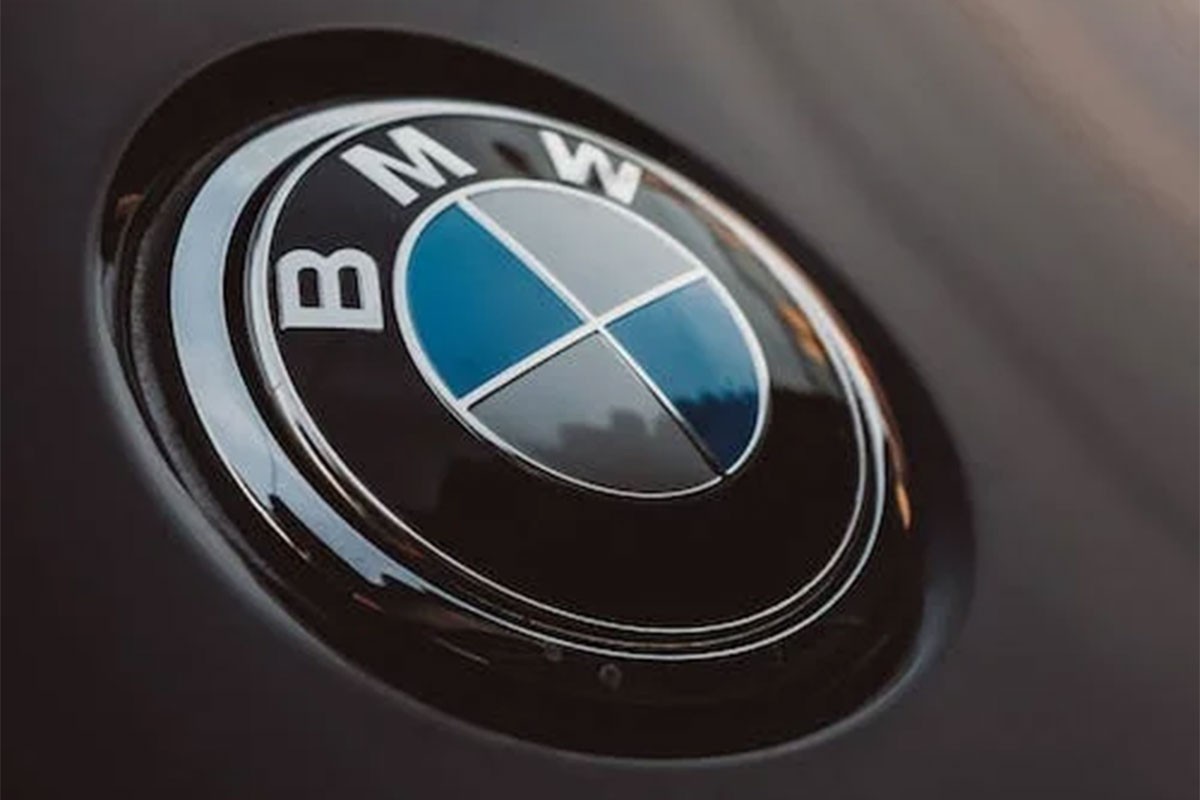 BMW uvodi opciju poluautonomne vožnje