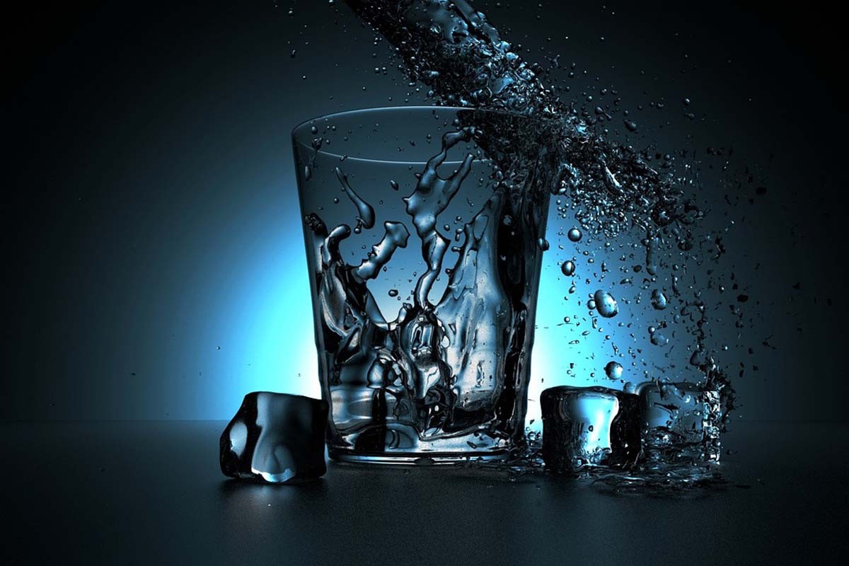 Zašto ne treba piti vodu tokom jela