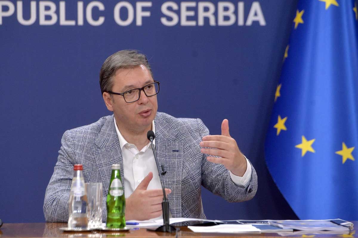 Aleksandar Vučić peče palačinke (VIDEO)