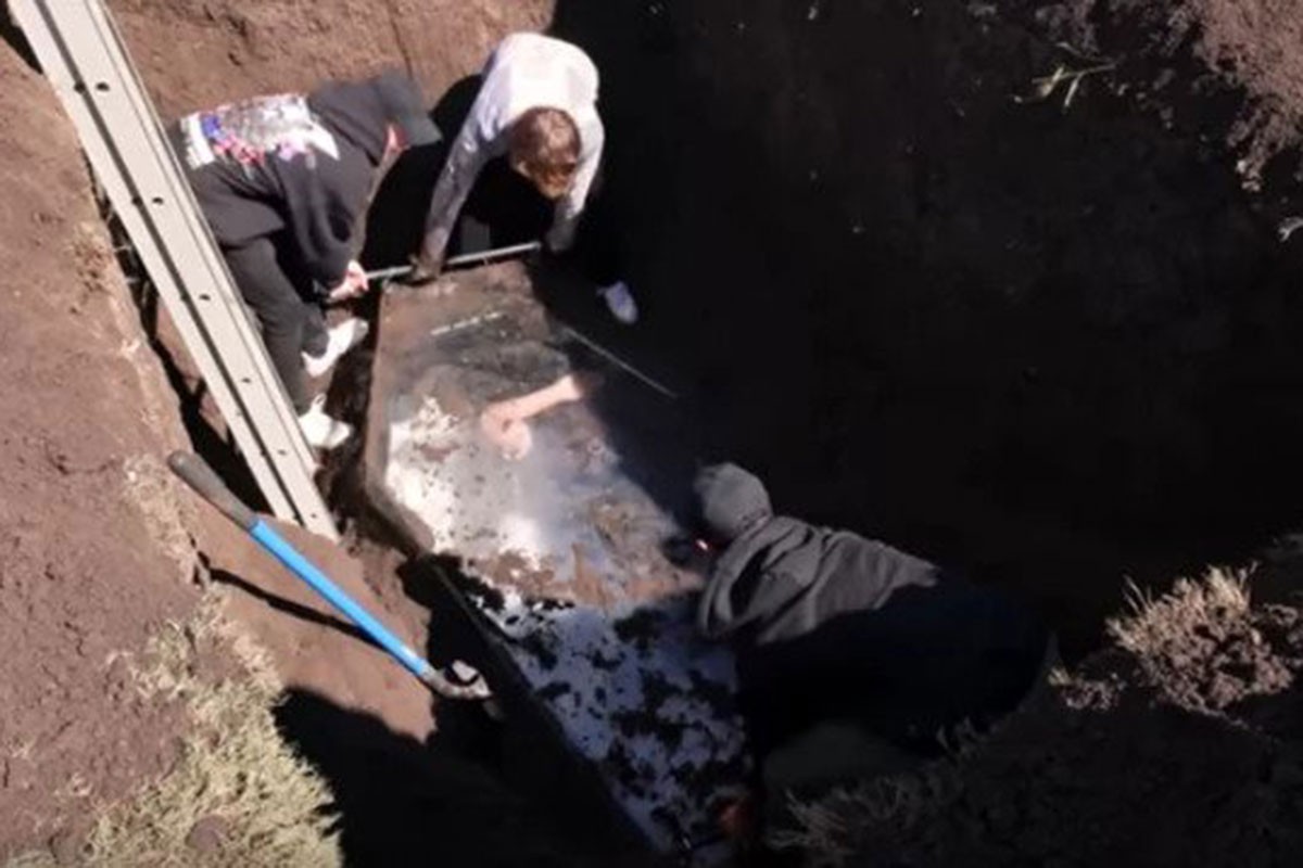 Popularnog jutjubera živog sahranili u sanduku (VIDEO)