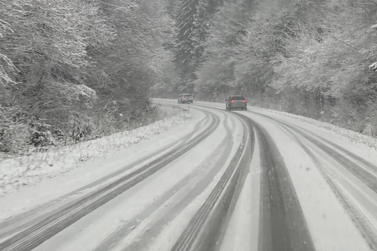 Zbog snijega i radova otežan saobraćaj širom BiH