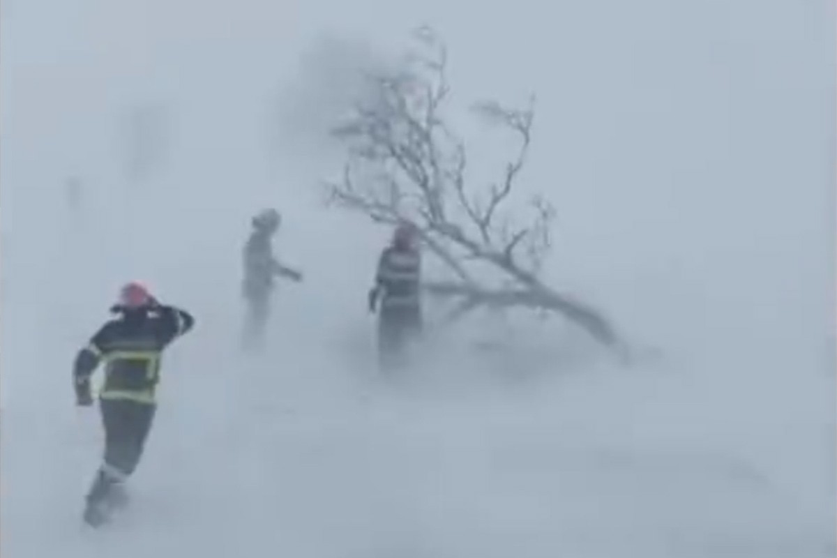 Snijeg i jaka mećava u Rumuniji i Moldaviji, zatvoreni putevi, jedna osoba poginula (VIDEO)