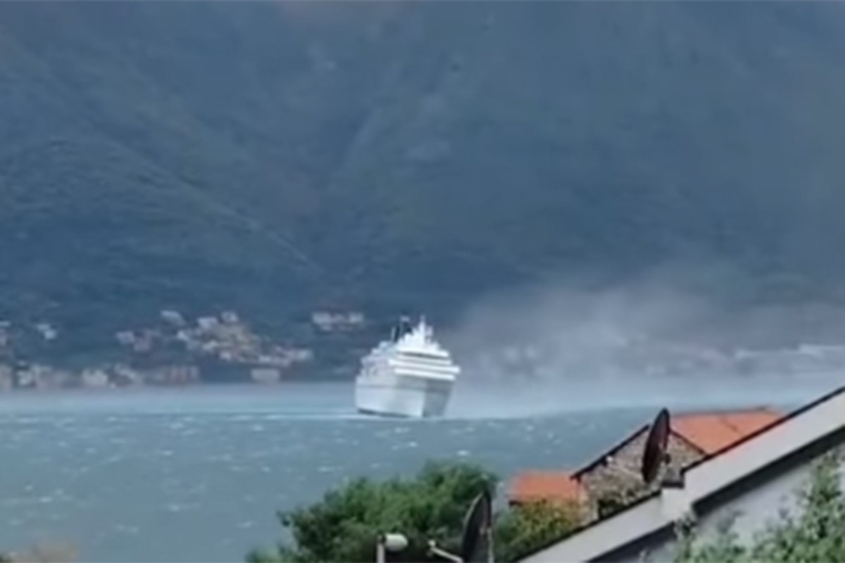 Vjetar umalo prevrnuo kruzer u Bokokotorskom zalivu (VIDEO)