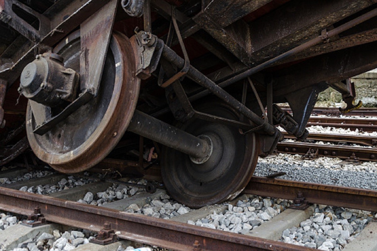 Teretni voz u Hrvatskoj izletio sa šina i udario u peron