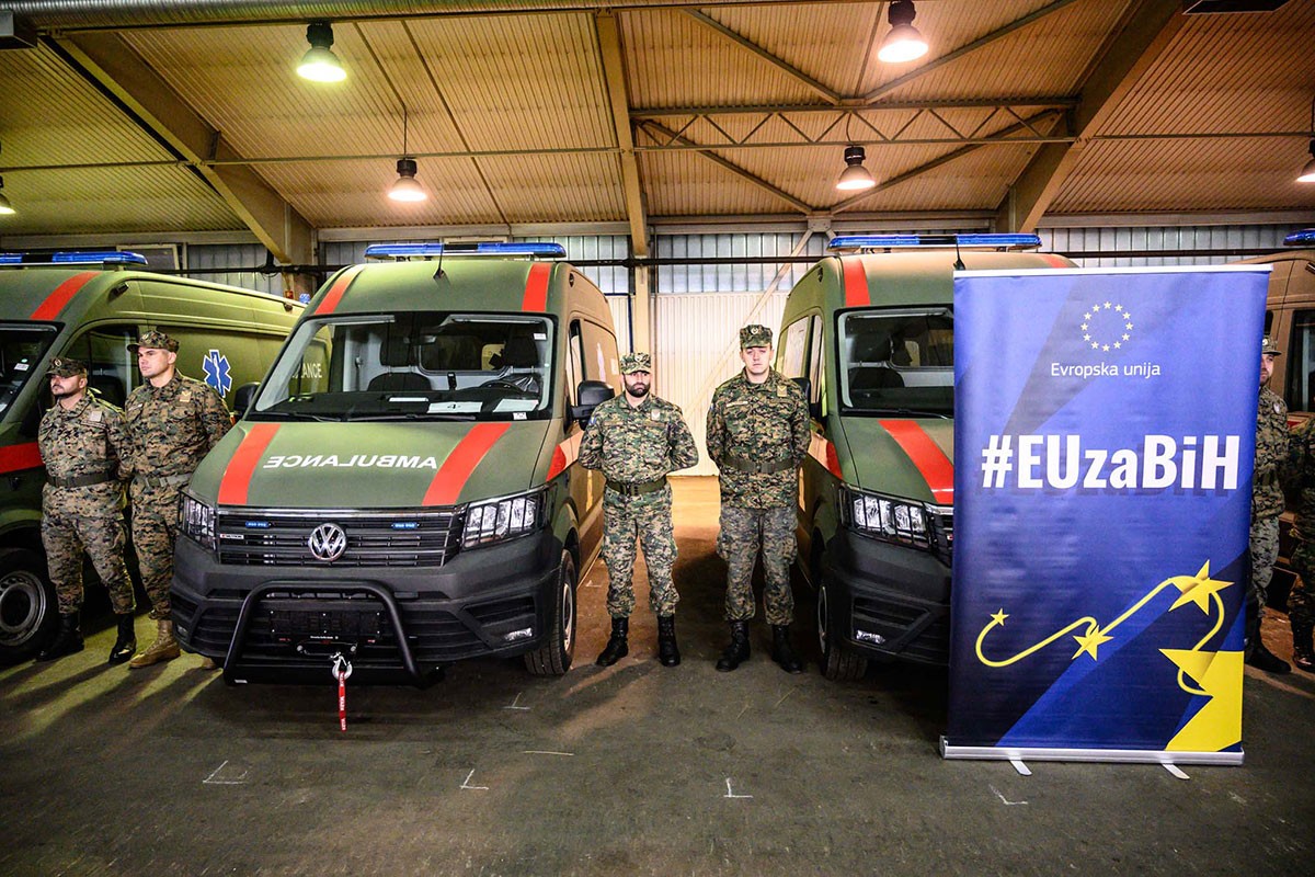 Deminerima uručeno 21 vozilo vrijedni deset miliona evra