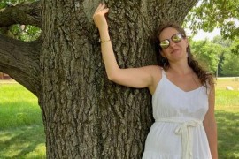 Zaljubljena u drvo hrasta: "Doživljavam ga kao ljubavnika" (VIDEO)