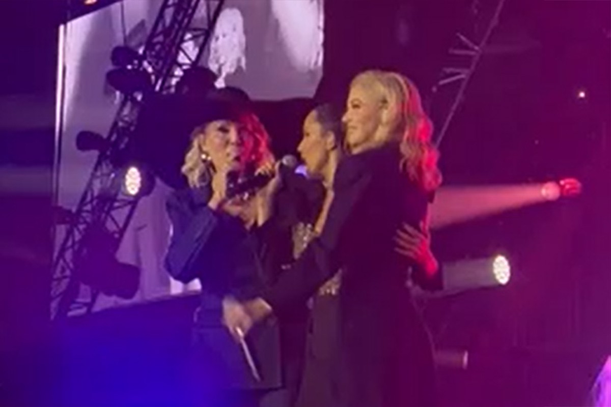 Zabava za pamćenje: Brena, Rozga i Prijovićeva zapjevale "Hajde da se volimo" (VIDEO)