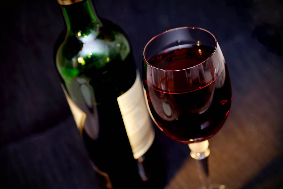 Zašto crveno vino izaziva glavobolju i kako je spriječiti