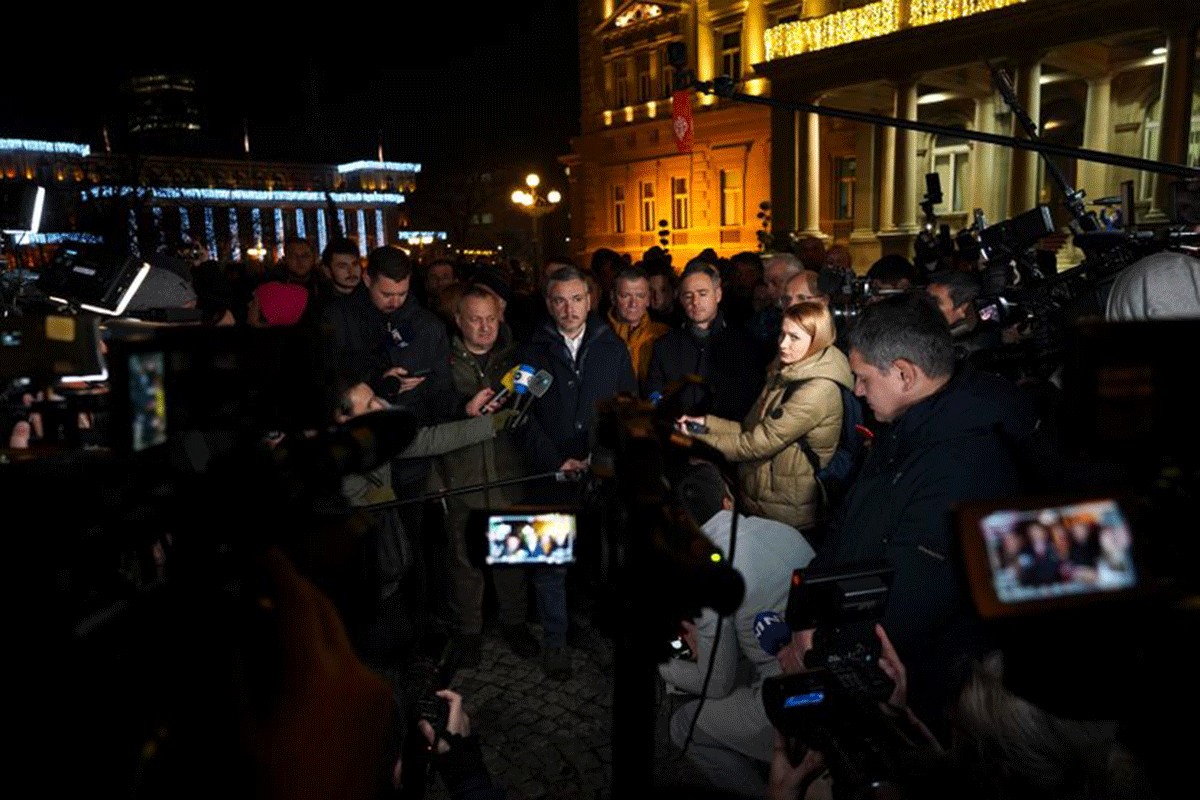 Blokiran saobraćaj, incident na protestu SNP u Beogradu (FOTO, VIDEO)