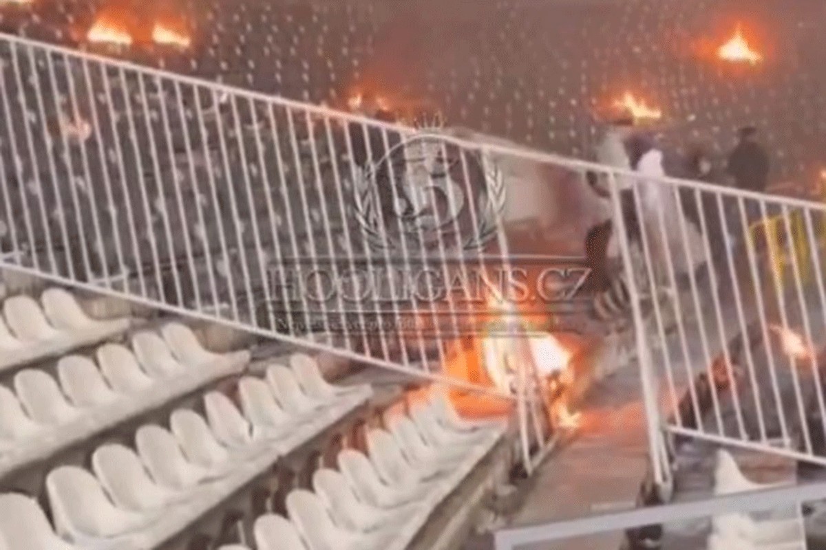 Haos poslije derbija: Delije zapalile stolice Partizanovog stadiona (VIDEO)