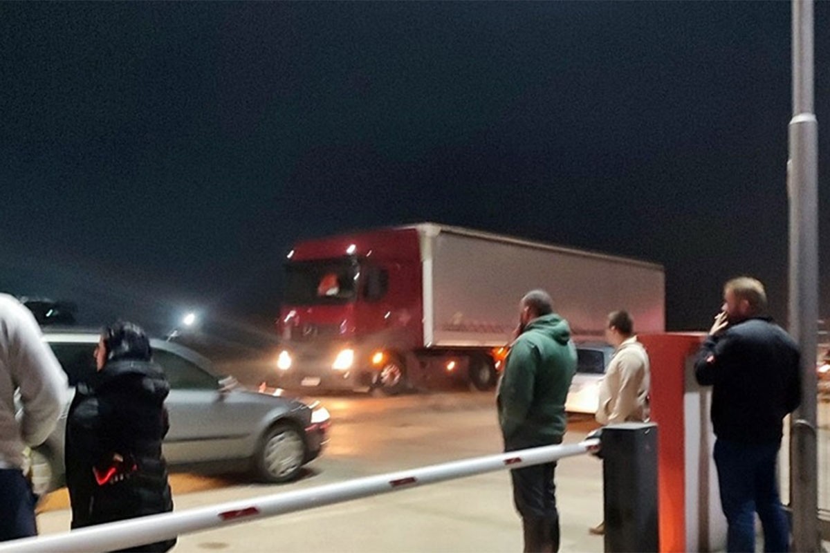 Detalji tragedije kod Bijeljine: Vozač poginuo dok je izlazio iz kamiona