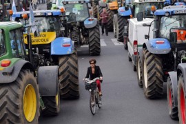 Poljoprivrednici najavili blokadu auto-puteva u Parizu