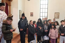 Paketići za srpsku djecu u Sanskom Mostu povodom Svetog Save