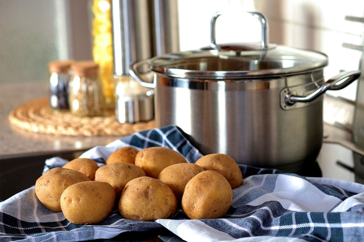 Mali trik za najkremastiji pire krompir – samo dodajte ovo kada se skuva