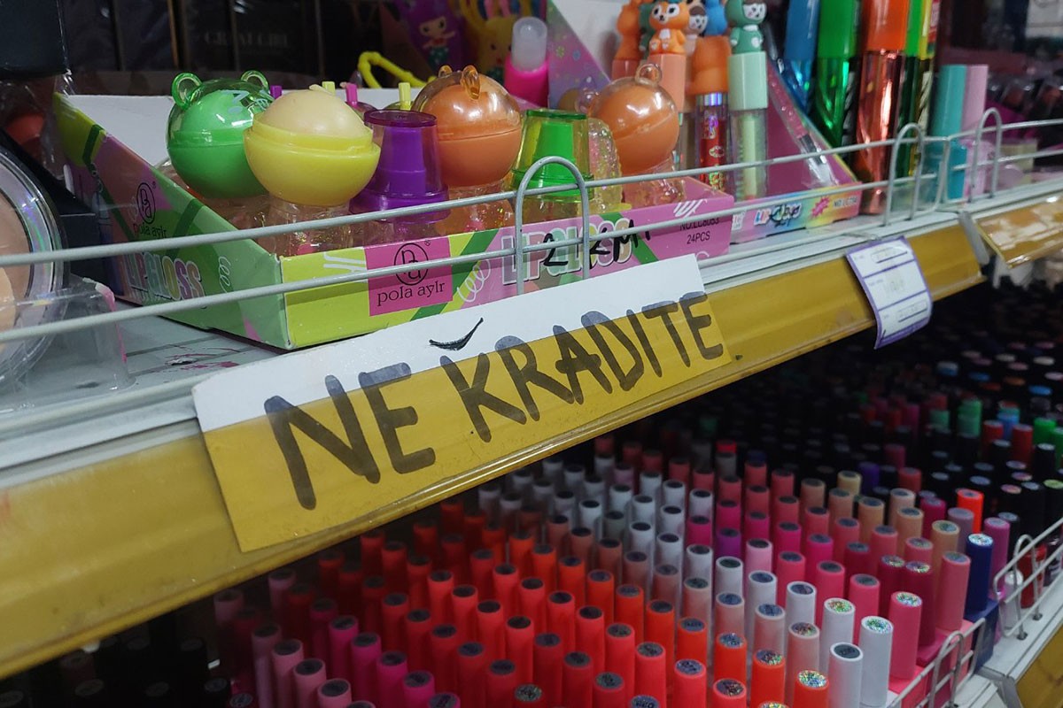 Zanimljiv natpis u kineskoj prodavnici u BiH