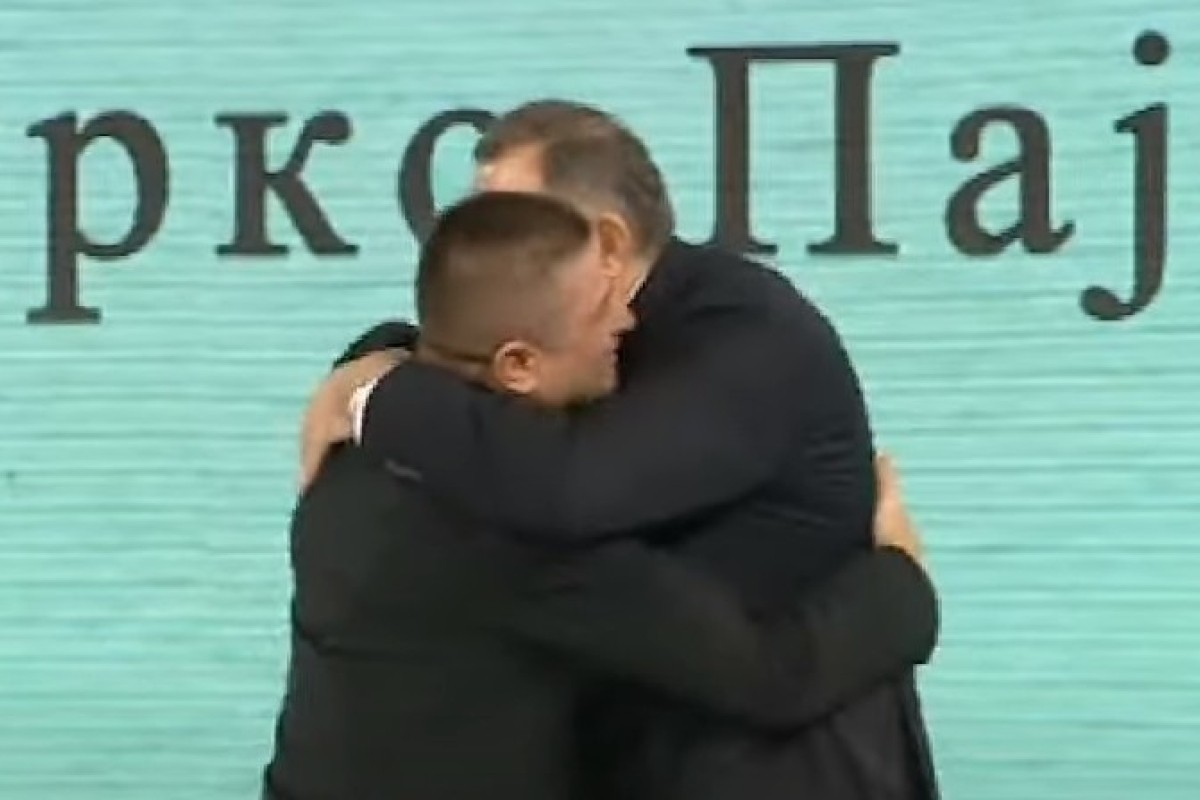 Dodik uz zagrljaj dodijelio orden Baji Malom Knindži
