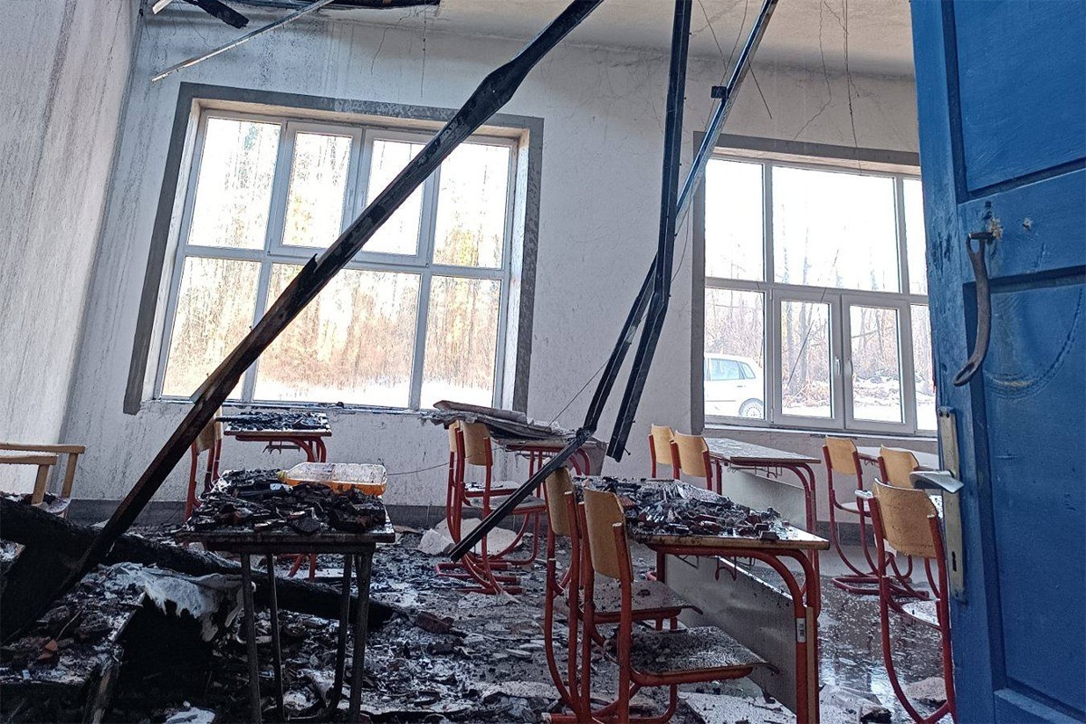 Izgorjela škola koju su pohađala tri đaka: Vatra progutala pola krova i učionicu (VIDEO)