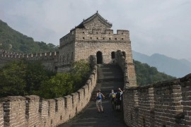 U Pekingu turisti obilaze Veliki zid helikopterom