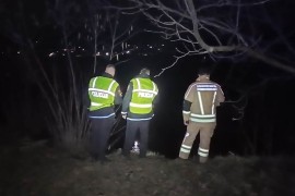 Vatrogasci spasili tri mladića nakon što je automobil sletio u rijeku (FOTO)