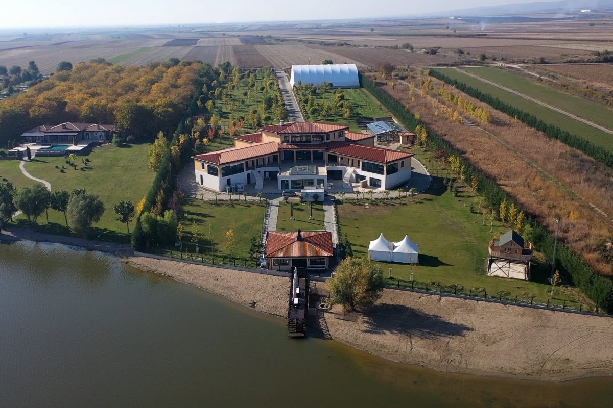 Pogledajte raskošnu vilu Novaka Đokovića u Vojvodini (FOTO, VIDEO)
