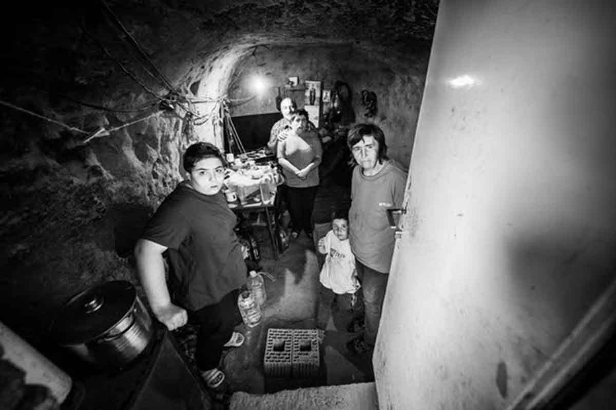 Porodica Čuturilov u 21. vijeku živi u pećini