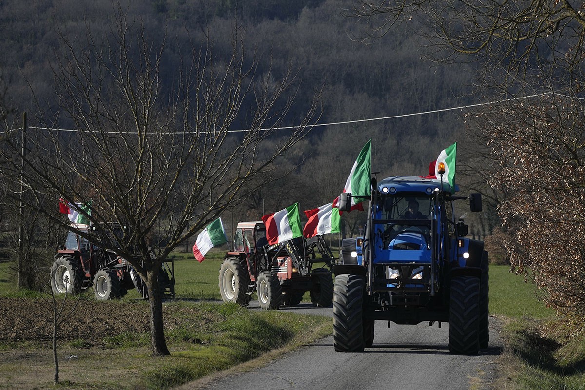 Kolone traktora na putu ka Rimu