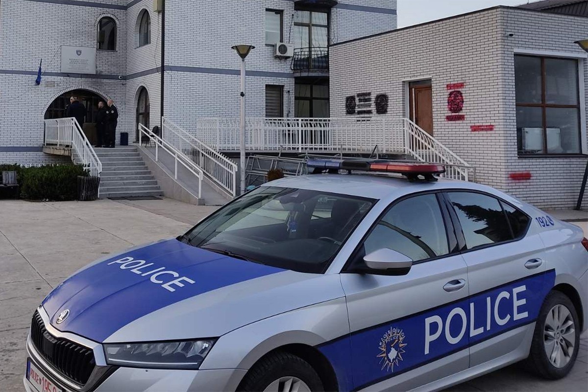 Policija i tužilaštvo u prostorijama Pošte Srbije, u toku pretres
