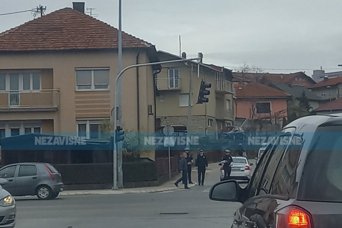 Vjetar otkinuo semafor u Banjaluci (VIDEO, FOTO)