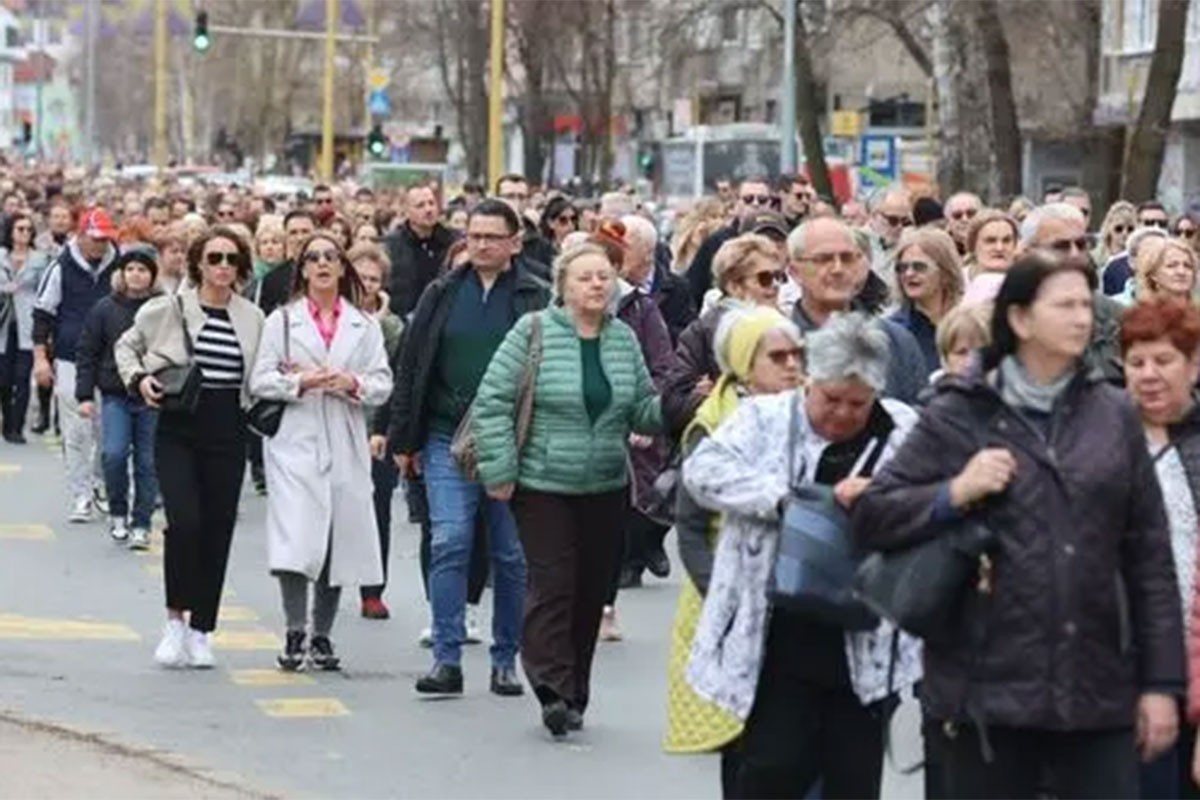 Hiljade ljudi na protestu u Tuzli traže ostavke: "Amra nije ubijena, već brutalno likvidirana"