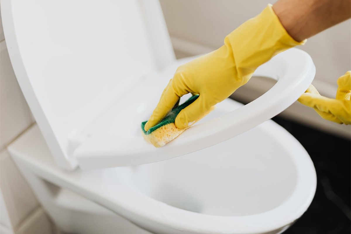 Koliko često trebate čistiti tuš zavjesu, umivaonik i WC šolju?