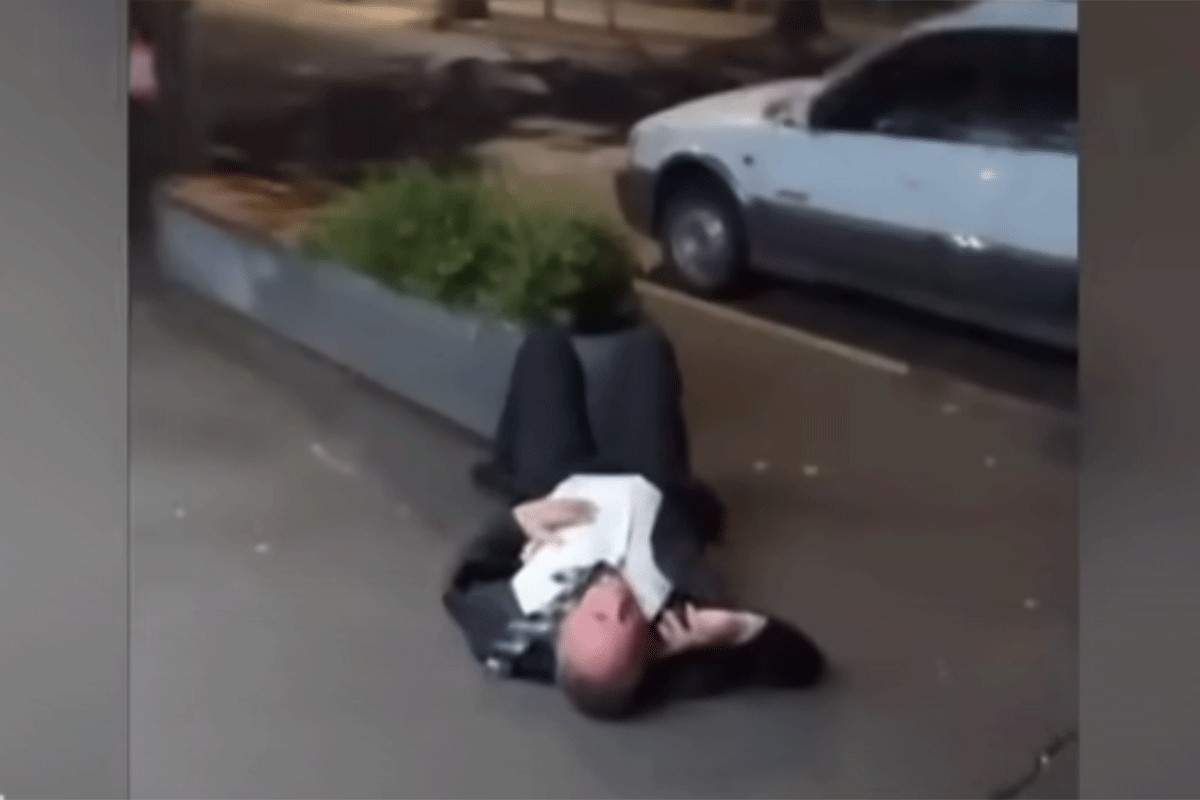 Poslanik ležao na pločniku i psovao: "Pomiješao sam alkohol i lijek" (VIDEO)