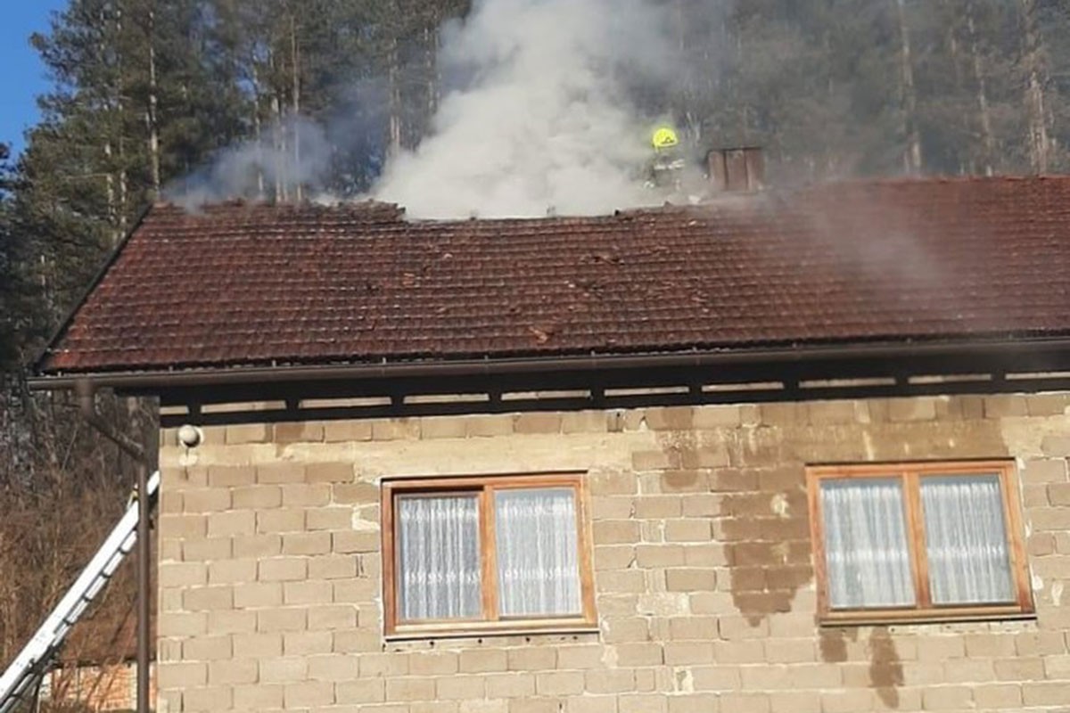 Izbio požar na kući u Banjaluci