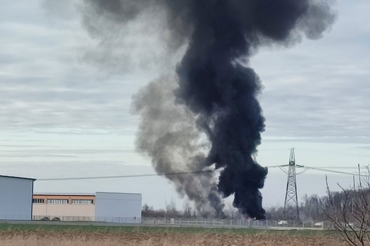 Kulja gusti dim kod stočne pijace, vatrogasci na terenu (VIDEO)