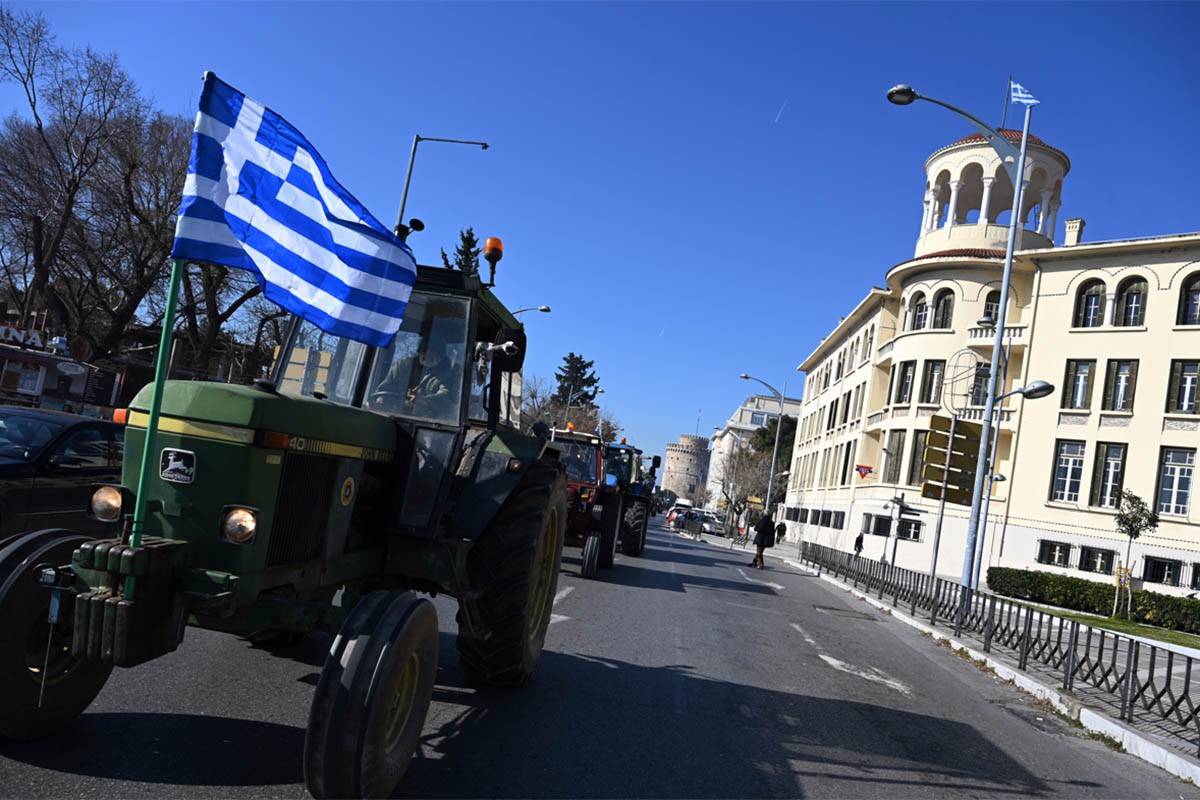 Hiljade poljoprivrednika na centralnom trgu u Atini