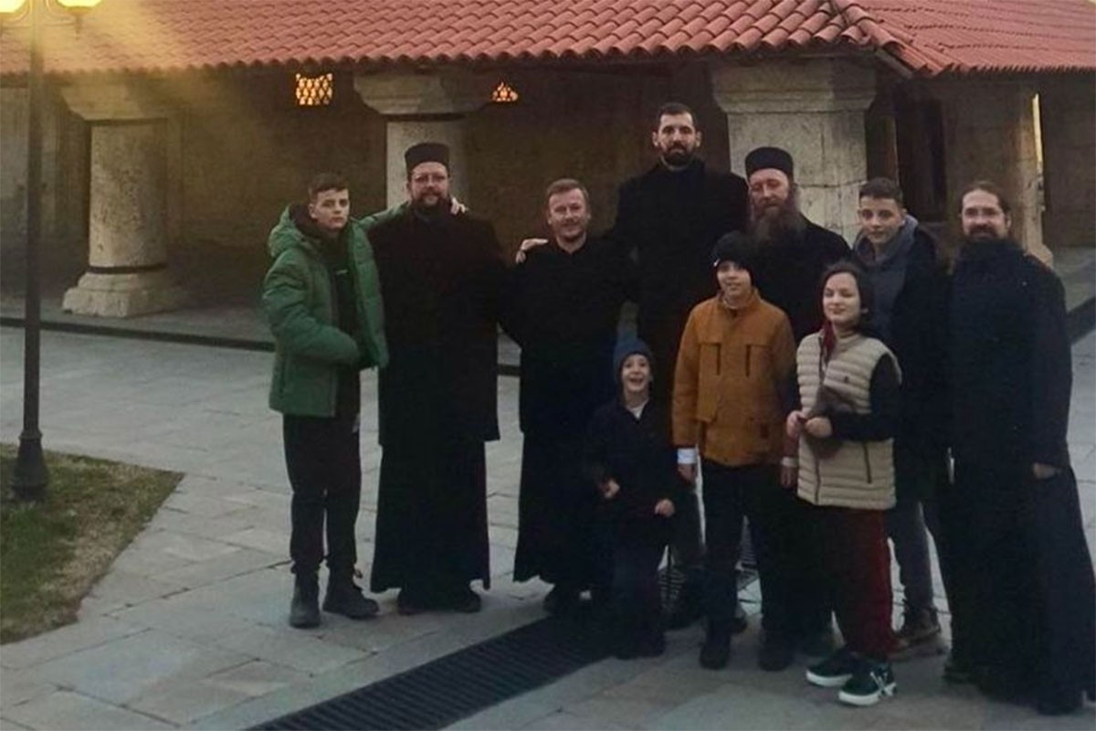 Mirotić iskoristio pauzu za posjetu školi u Prizrenu