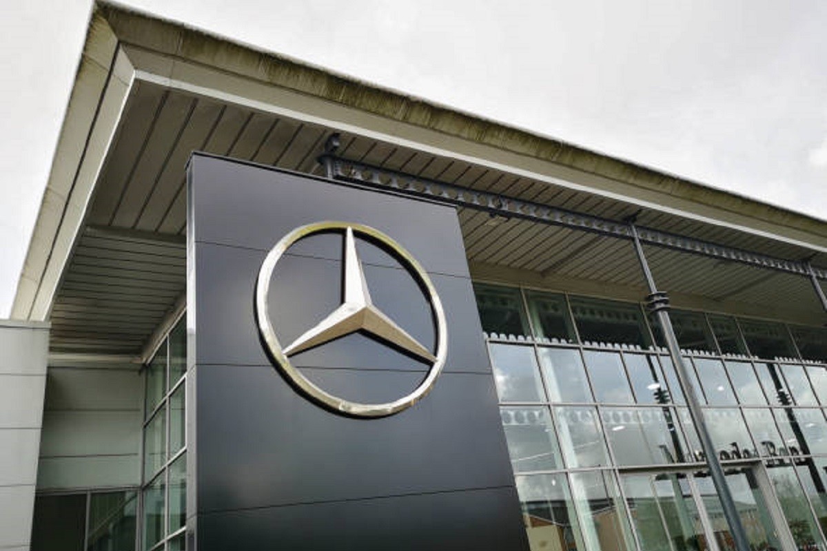 Mercedes u servise poziva 250.000 automobila širom svijeta