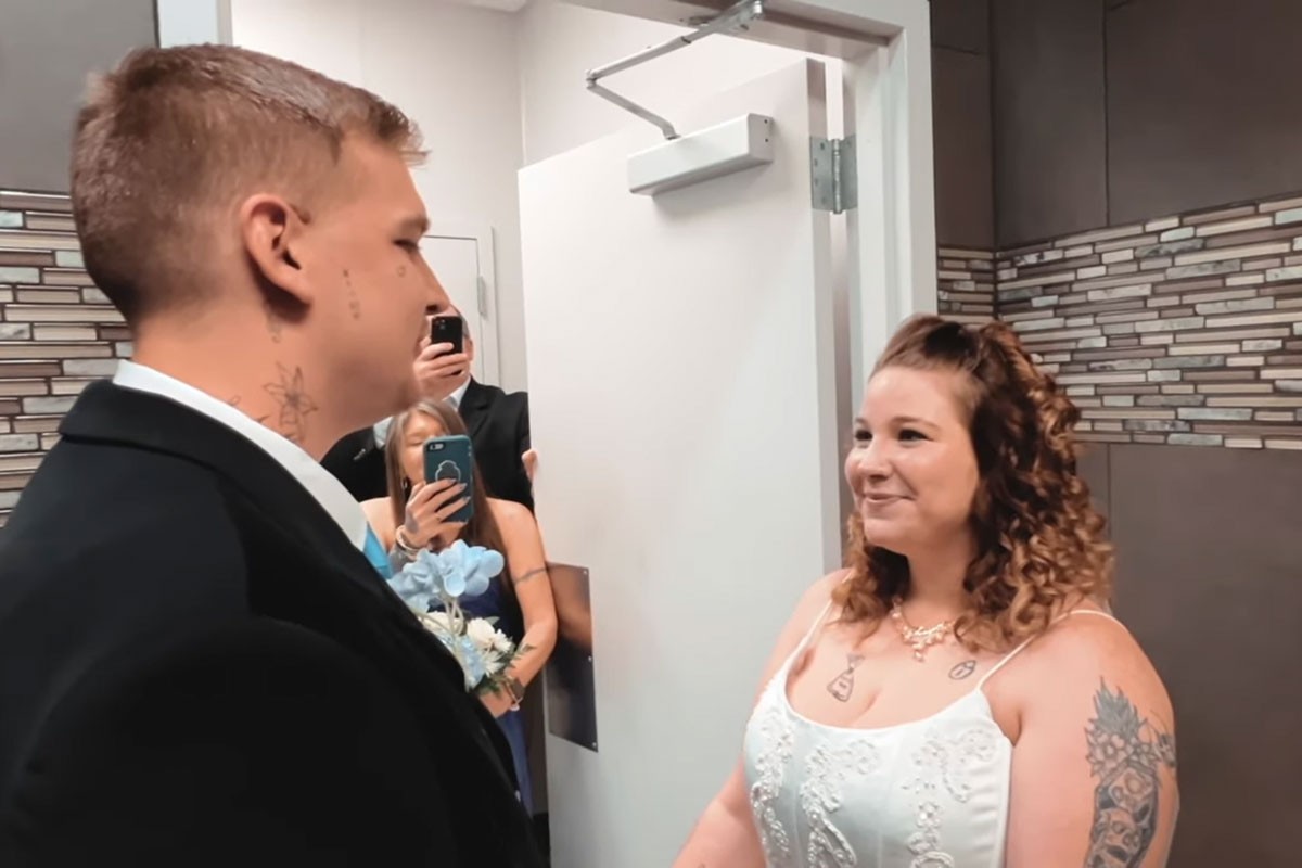 Ovakvo vjenčanje još niste vidjeli: Mladenci se vjenčali u toaletu (VIDEO)
