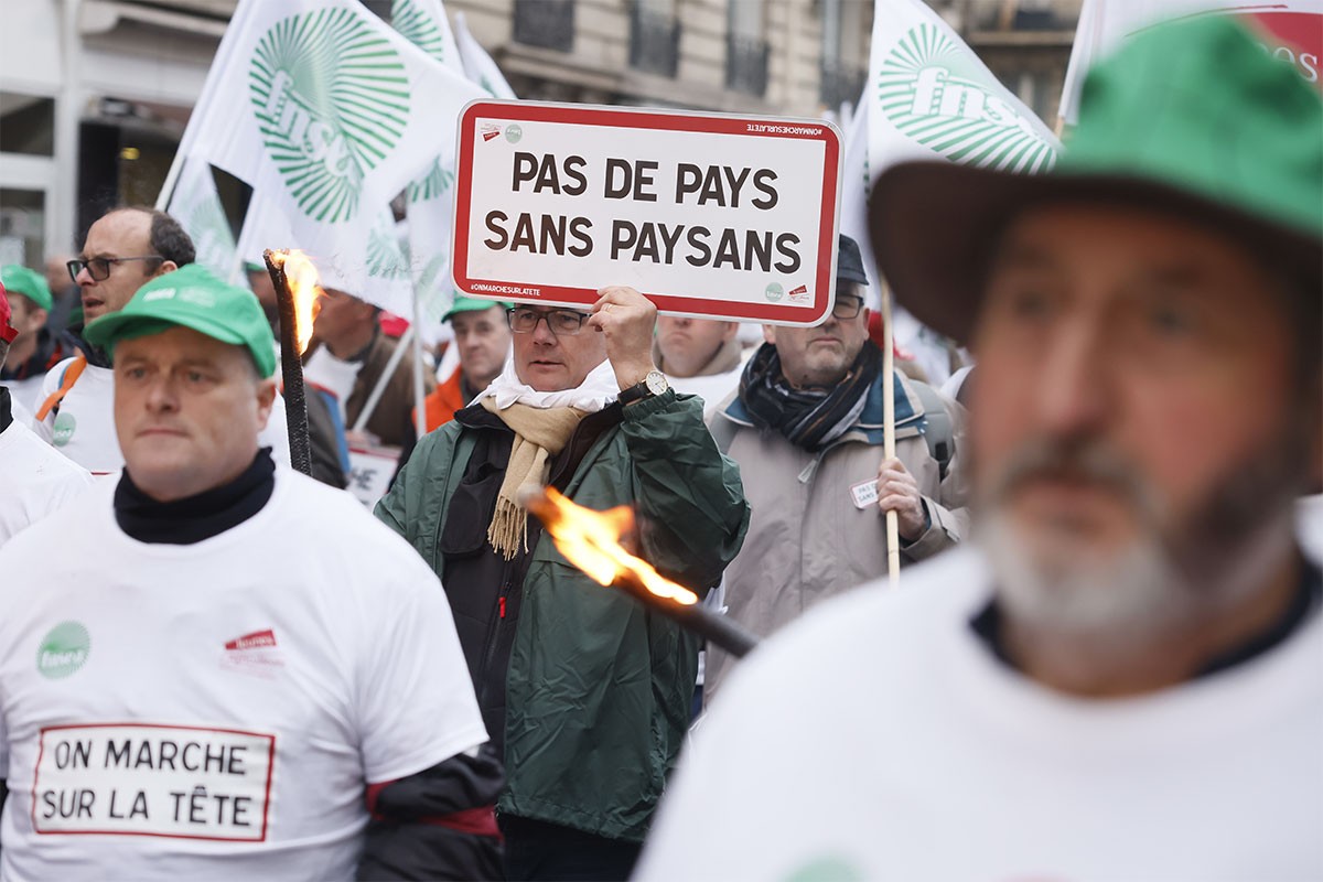 Farmeri upali na sajam poljoprivrede u Parizu