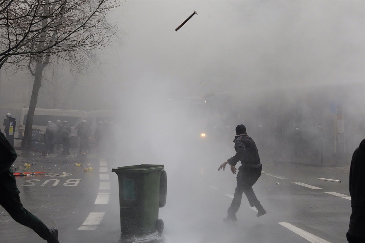 Haos u Briselu: Nad gradom se vidi crni dim, lete i suzavci (FOTO, VIDEO)