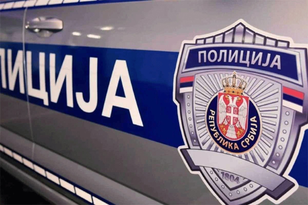 Drama kod Čačka, sjekirom izlupao policijsko vozilo