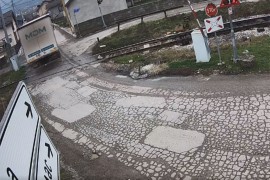 Vozač kamiona polomio rampu na prelazu u Banjaluci (VIDEO)