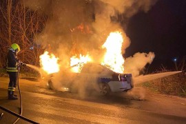 Požar uništio policijski automobil  u Banjaluci (FOTO/VIDEO)