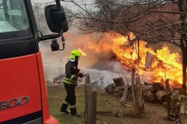Banjalučki vatrogasci gasili požar, gorio pomoćni objekat (FOTO)